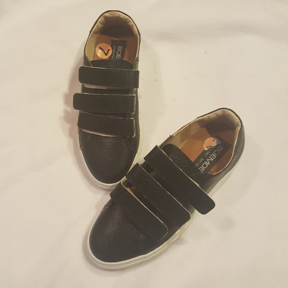 NWOT BOEMOS Made in Italy Velcro Slip On Shoes